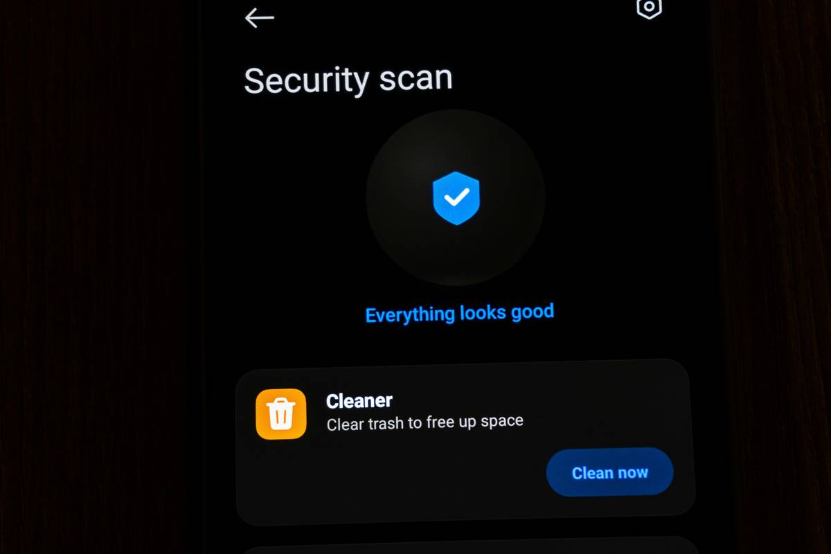 Secure Communication Apps showing remote message deletion interface on smartphone screen